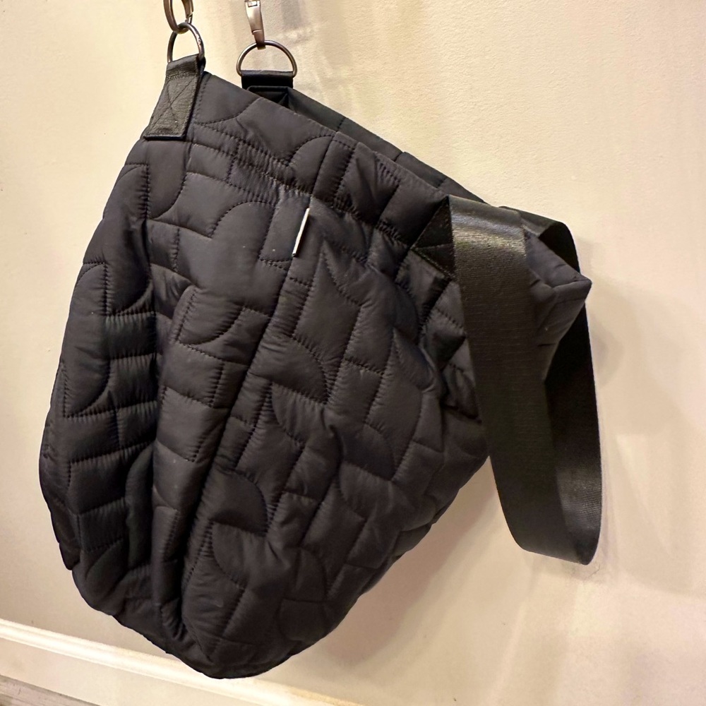FIGS puffer tote bag, never used, new!!!